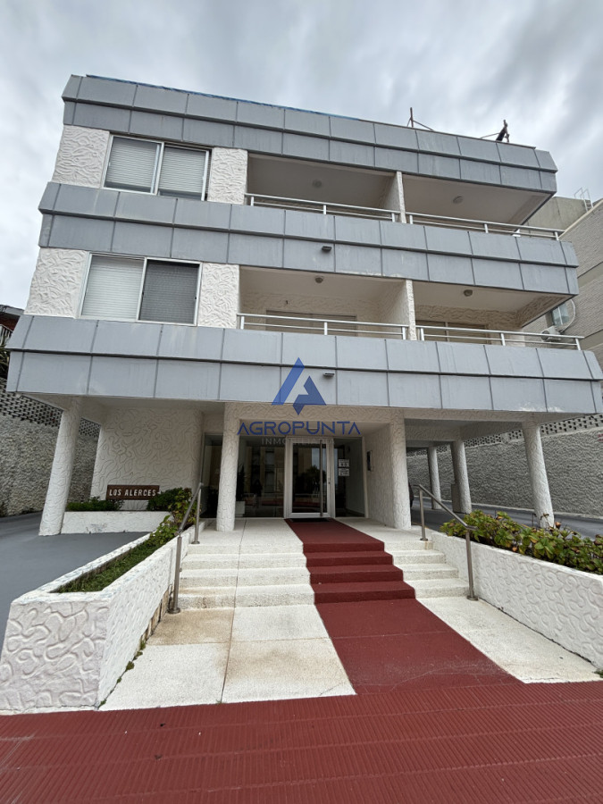 OPORTUNIDAD en Península con Cochera Techada, 1 y medio dormitorios - AGP9439A