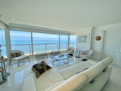 Apartamento en Venta y Alquiler, Mansa, Punta del Este, 4 Dormitorios. - NLV8342A