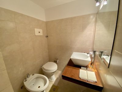 Apartamento en Venta y Alquiler, Mansa, Punta del Este, 4 Dormitorios. - NLV8342A