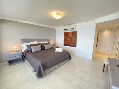 Apartamento en Venta y Alquiler, Mansa, Punta del Este, 4 Dormitorios. - NLV8342A