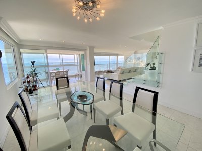 Apartamento en Venta y Alquiler, Mansa, Punta del Este, 4 Dormitorios. - NLV8342A