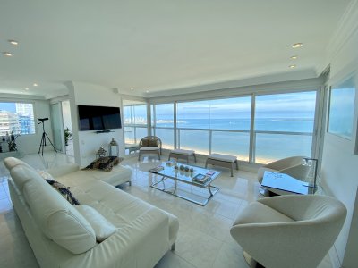 Apartamento en Venta y Alquiler, Mansa, Punta del Este, 4 Dormitorios. - NLV8342A