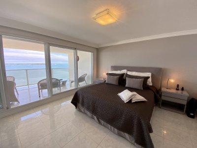 Apartamento en Venta y Alquiler, Mansa, Punta del Este, 4 Dormitorios. - NLV8342A