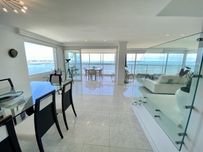 Apartamento en Venta y Alquiler, Mansa, Punta del Este, 4 Dormitorios. - NLV8342A