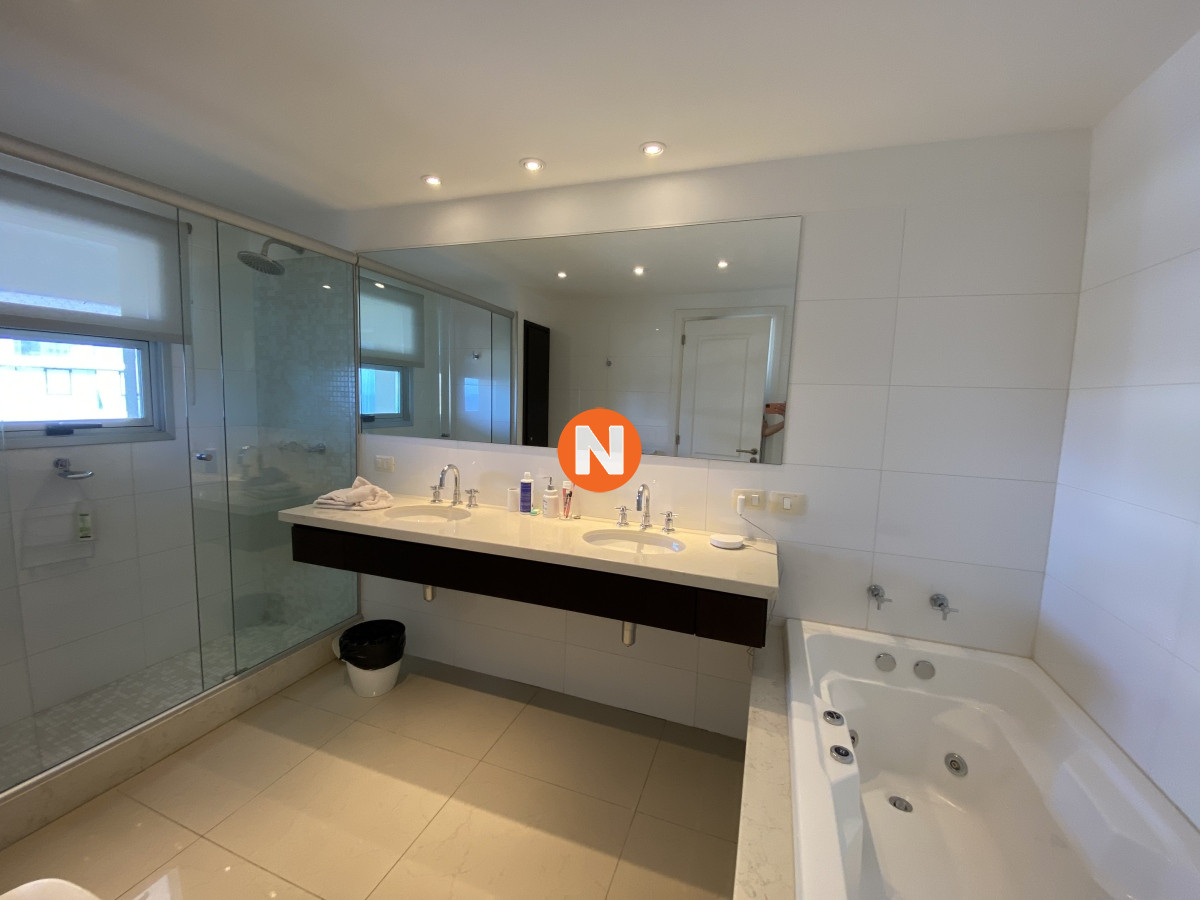 Apartamento Ref.201558 - Apartamento en Venta, Brava, Punta del Este, 4 Dormitorios.