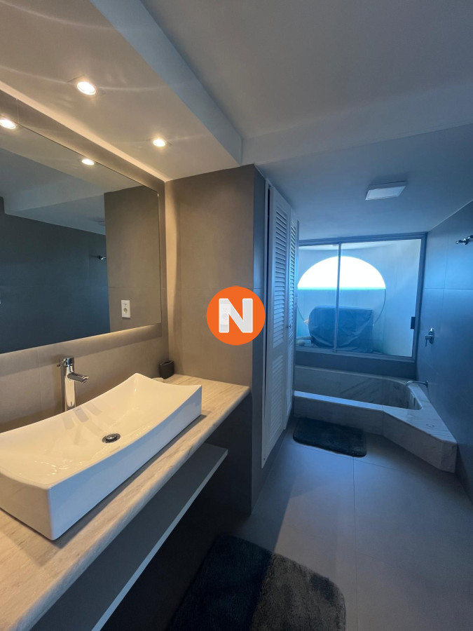 Apartamento Ref.200054 - Apartamento en Venta y Alquiler, Brava, Punta del Este, 4 Dormitorios.