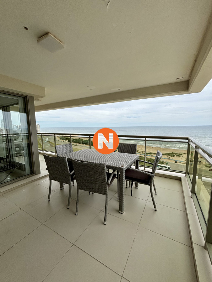 Espectacular apartamento con vistas panorámicas a la Playa Brava - NLV201521A