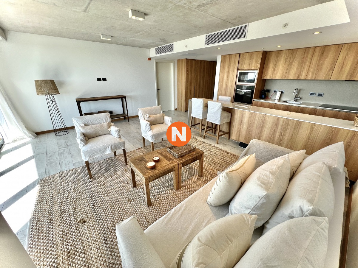 VENTA DE APARTAMENTO DE 1 DORMIORIO EN SUITE EN EDIFICIO SURFSIDE PUNTA DEL ESTE  - NLV220150A