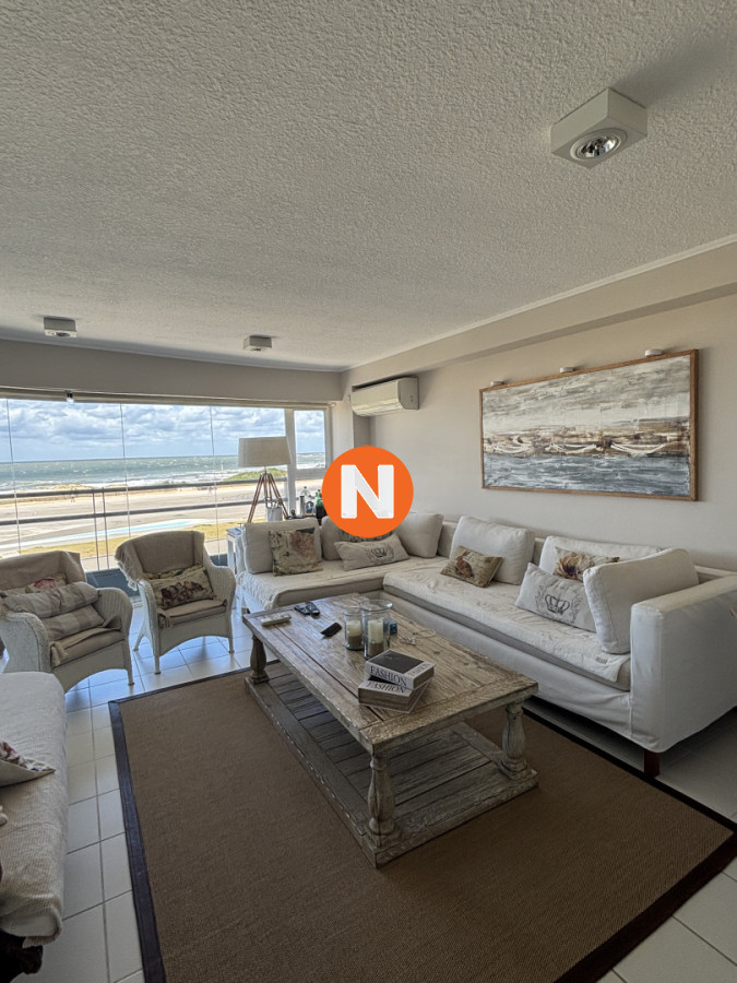 Apartamento en Alquiler, 3 dormitorios + dependencia, Primera Linea - NLV224453A