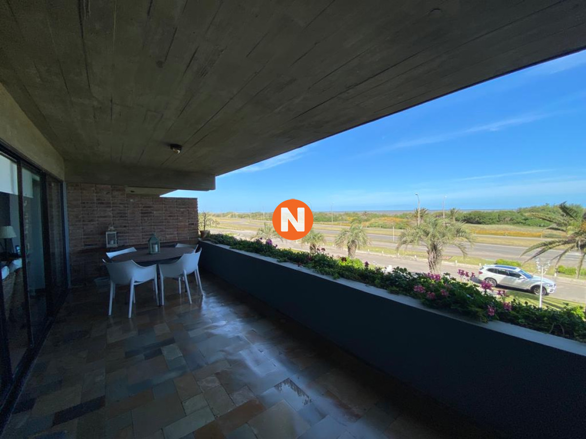 Apartamento Ref.7405 - Exclusivo Apartamento en Primera linea, 3 dormitorios y Dep de Servicio, Playa Brava