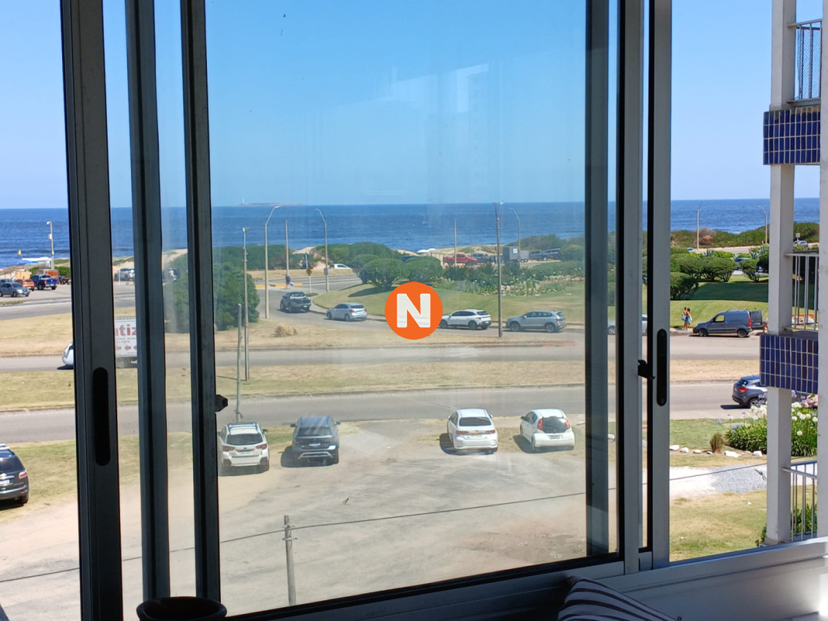 Alquiler temporario de apartamento en primera línea - NLV223895A