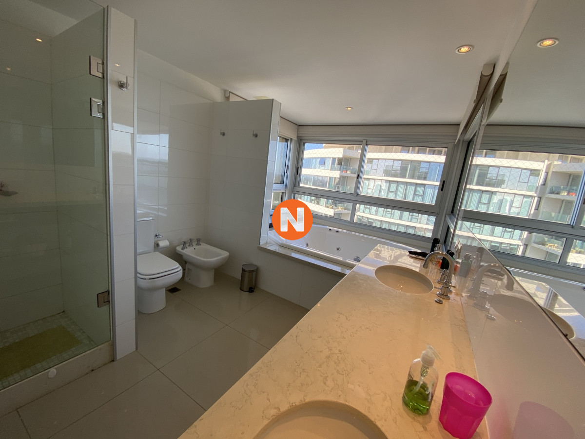 Apartamento Ref.201558 - Apartamento en Venta, Brava, Punta del Este, 4 Dormitorios.