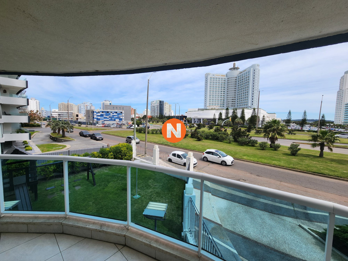 Apartamento en Venta y Alquiler, Mansa, Punta del Este, 3 Dormitorios. - NLV7962A