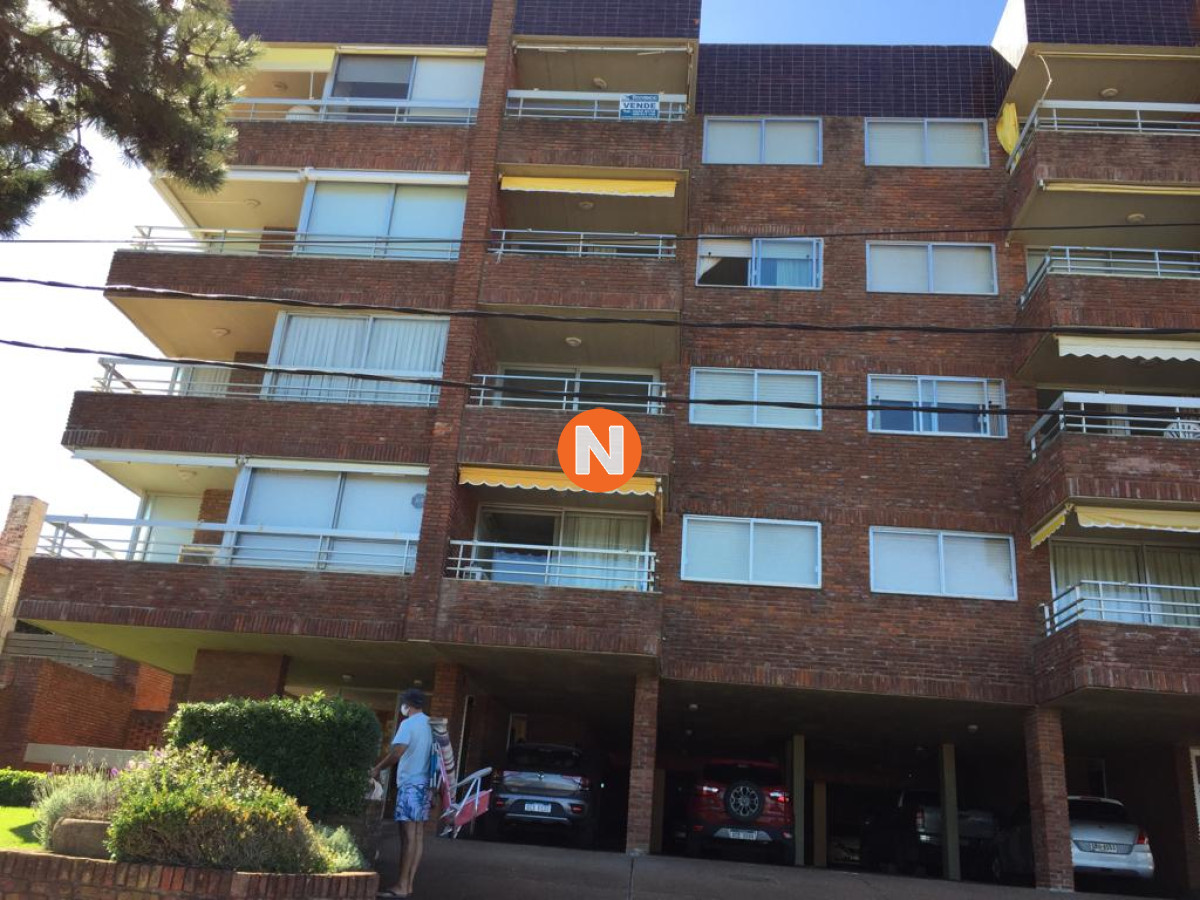 Apartamento Ref.220635 - Oportunidad venta parada 23 frente a la playa mansa