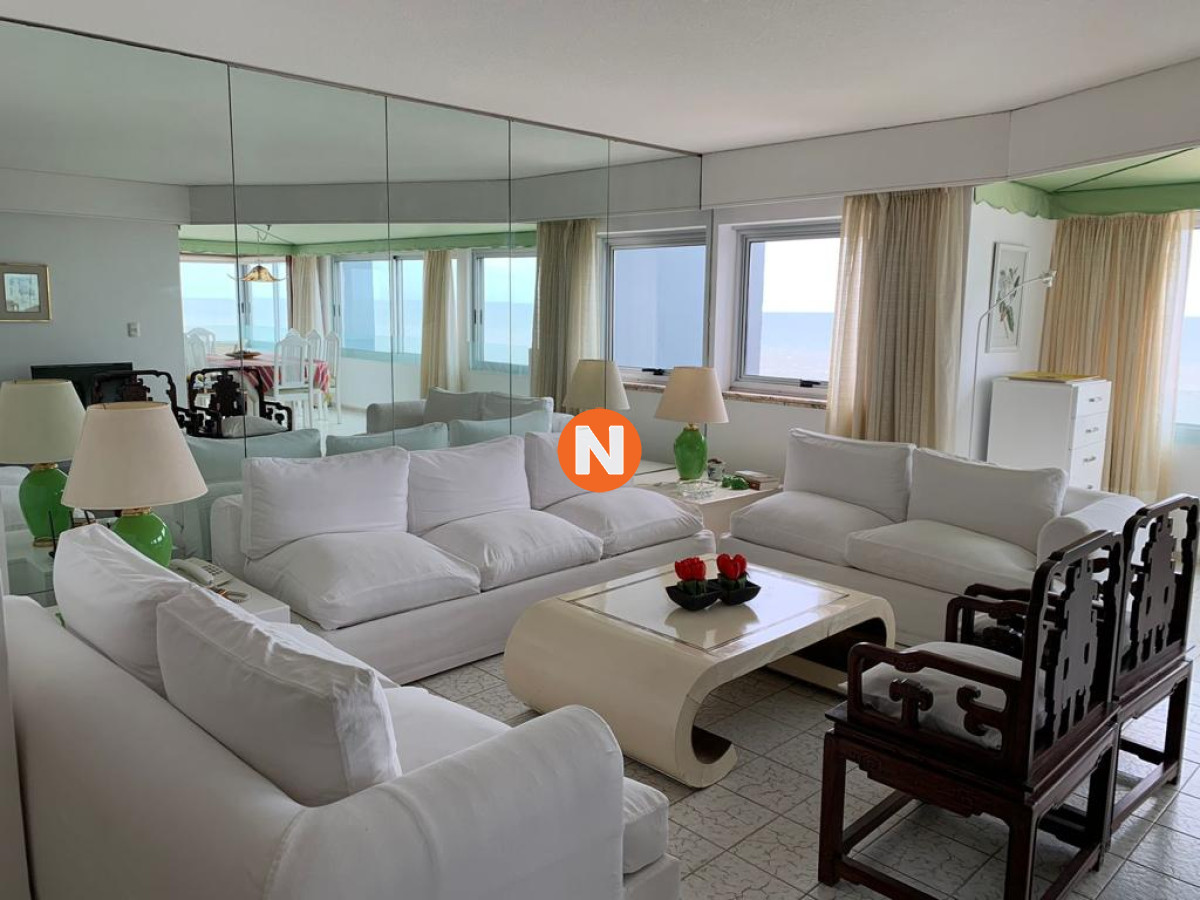 Apartamento en Venta y Alquiler, Peninsula, Punta del Este, 3 Dormitorios. - NLV4240A