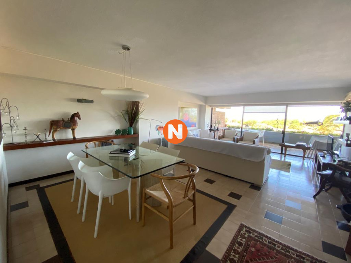 Apartamento Ref.7405 - Exclusivo Apartamento en Primera linea, 3 dormitorios y Dep de Servicio, Playa Brava