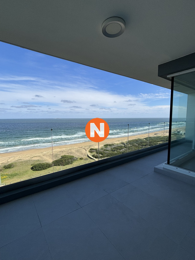 Una planta espectacular planta frente a la playa Brava - NLV224140A
