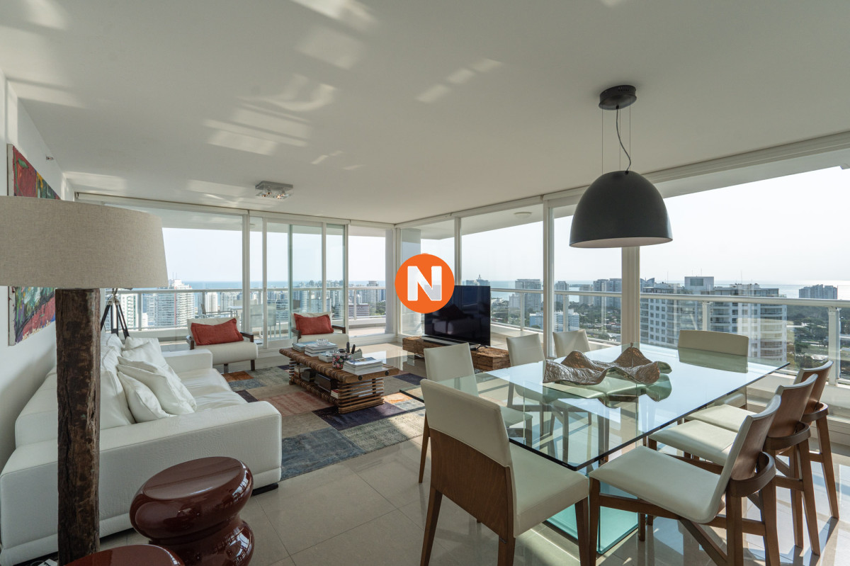 VENTA DE APARTAMENTO PENTHOUSE DE 4 SUITES BRAVA PUNTA DEL ESTE - NLV220533A