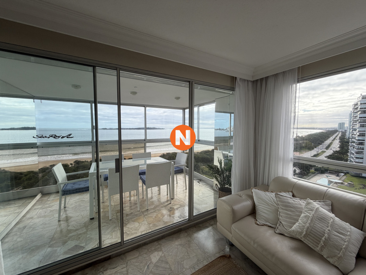 Espléndido Apartamento en Venta Primera Línea  - NLV225372A