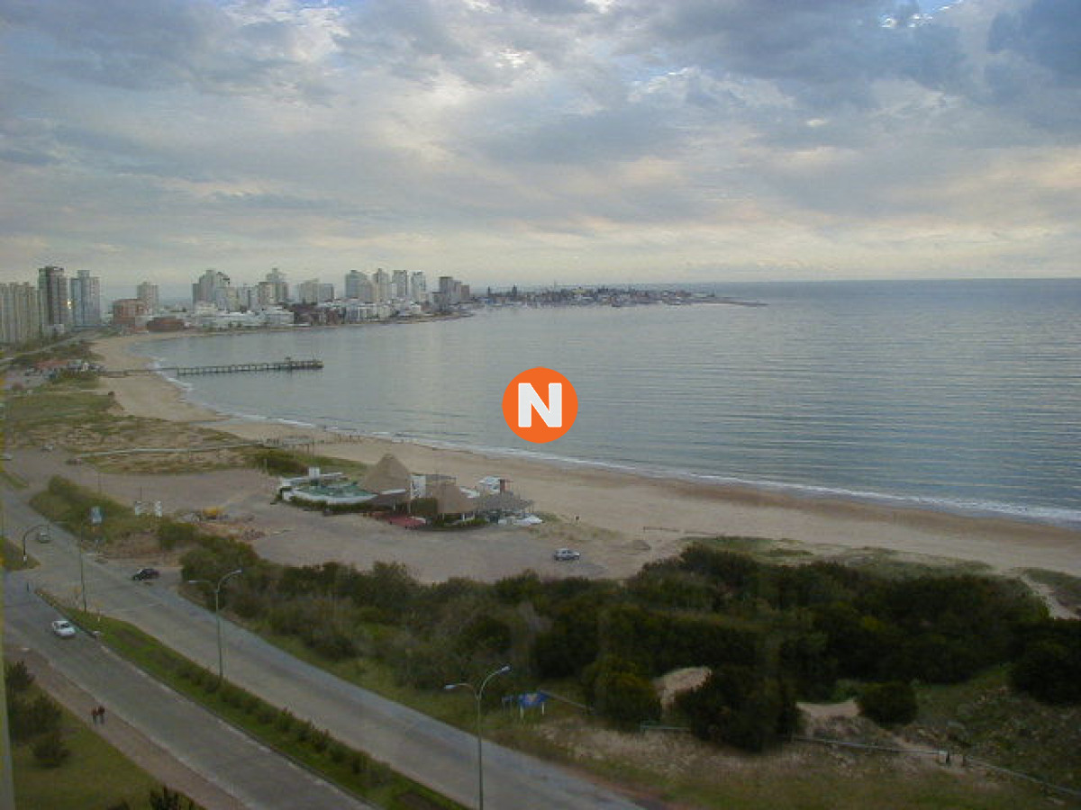 Apartamento Ref.1810 - Apartamento en Venta y Alquiler, Mansa, Punta del Este, 3 Dormitorios.