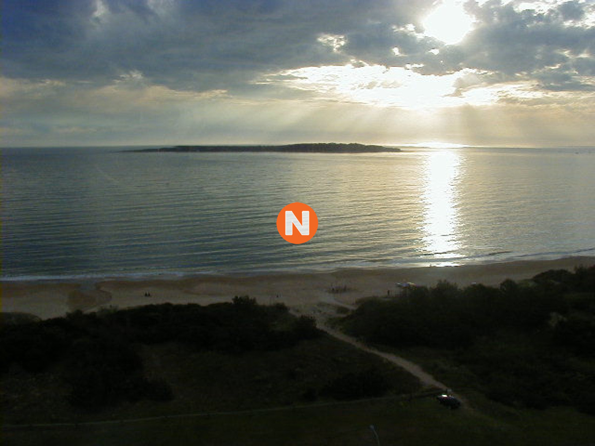 Apartamento Ref.1810 - Apartamento en Venta y Alquiler, Mansa, Punta del Este, 3 Dormitorios.