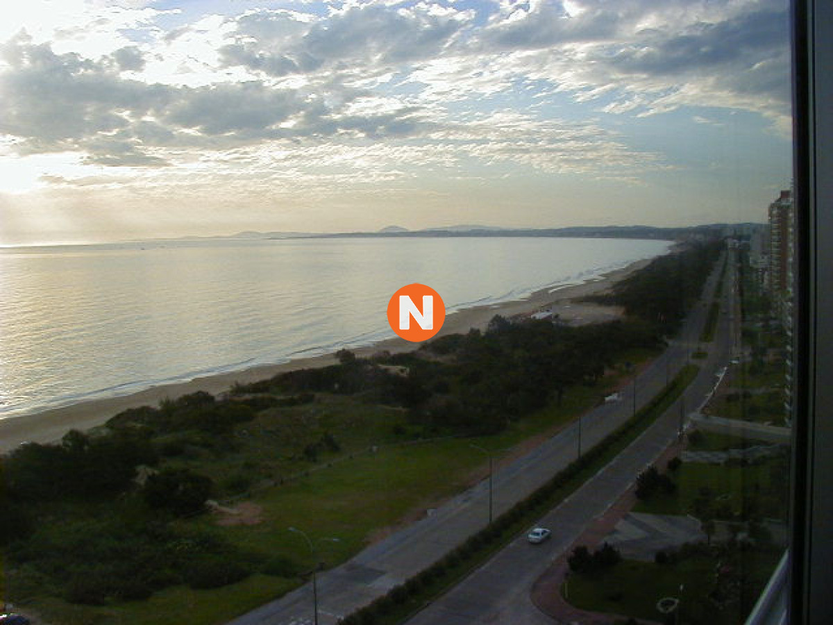 Apartamento Ref.1810 - Apartamento en Venta y Alquiler, Mansa, Punta del Este, 3 Dormitorios.