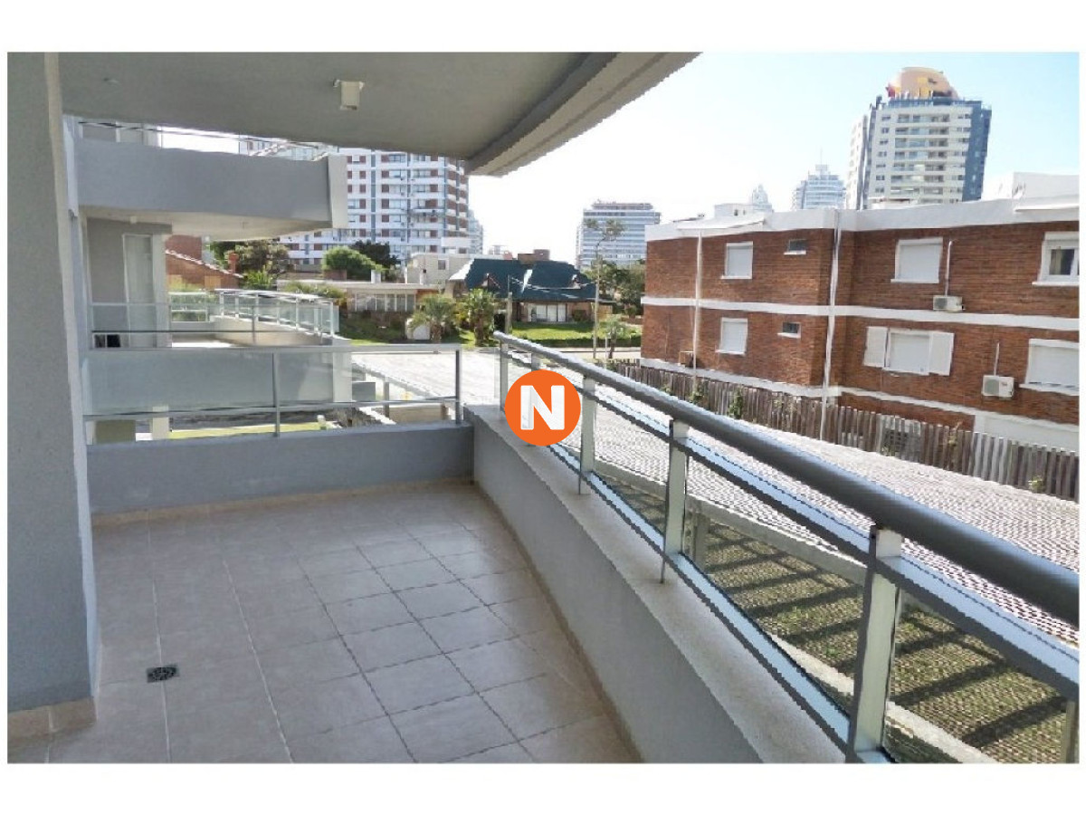 Apartamento Ref.202776 - Apartamento en Venta y Alquiler, Aidy Grill, Punta del Este, 2 Dormitorios.