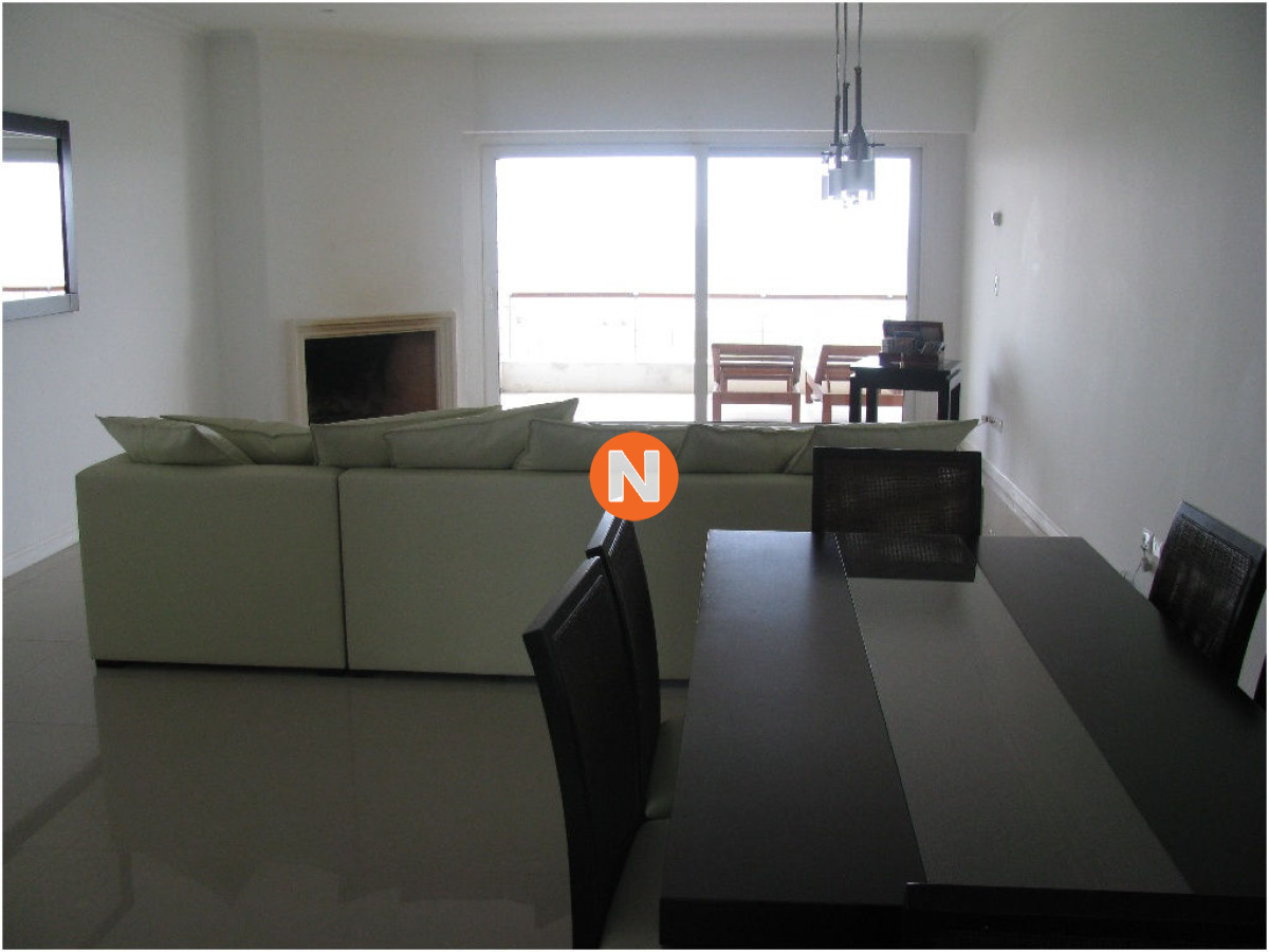 Apartamento en Venta y Alquiler, Mansa, Punta del Este, 2 Dormitorios. - NLV8191A