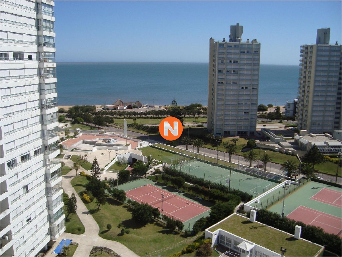 Apartamento en Playa Mansa, 2 dormitorios - NLV9151A