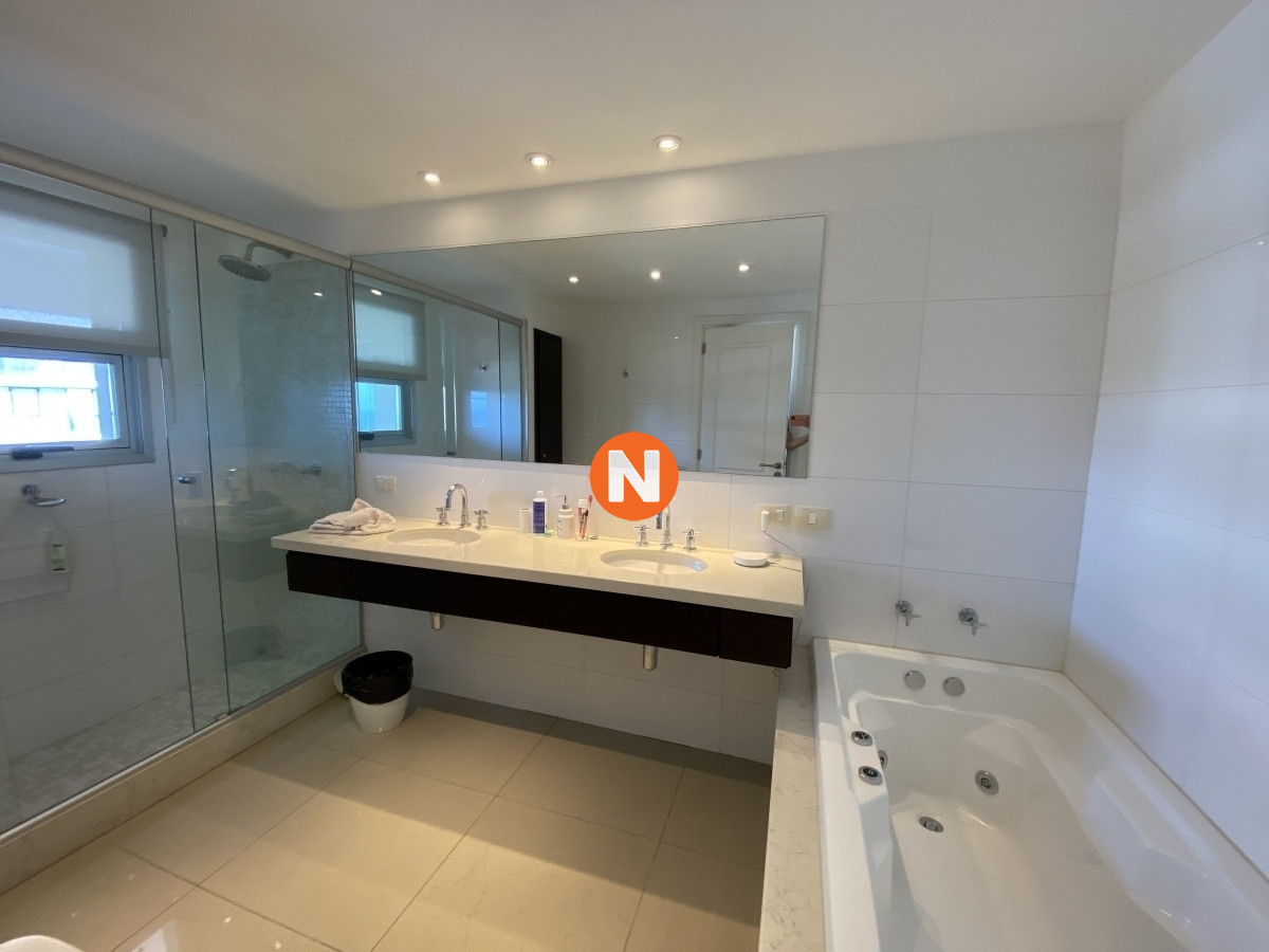 Apartamento Ref.201558 - Apartamento en Venta, Brava, Punta del Este, 4 Dormitorios.
