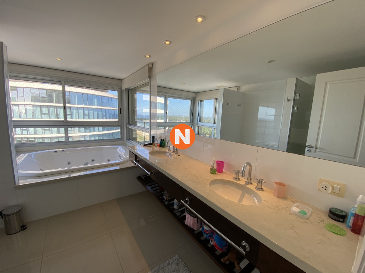 Apartamento Ref.201558 - Apartamento en Venta, Brava, Punta del Este, 4 Dormitorios.