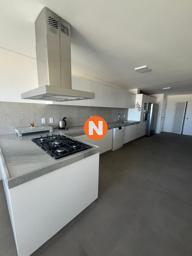 Apartamento Ref.200054 - Apartamento en Venta y Alquiler, Brava, Punta del Este, 4 Dormitorios.