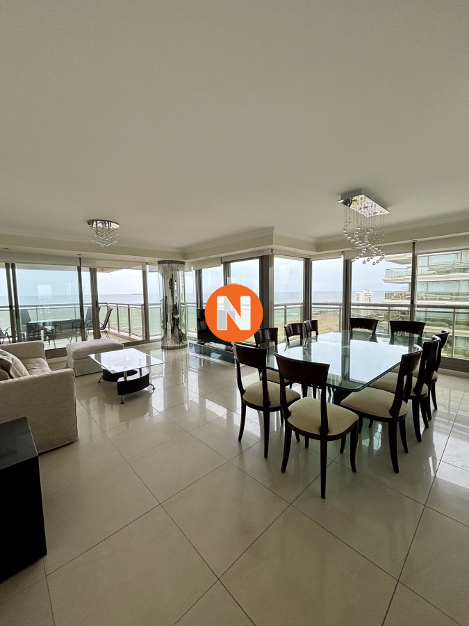Moderno apartamento frente a Playa Brava - amplitud y confort - NLV223917A