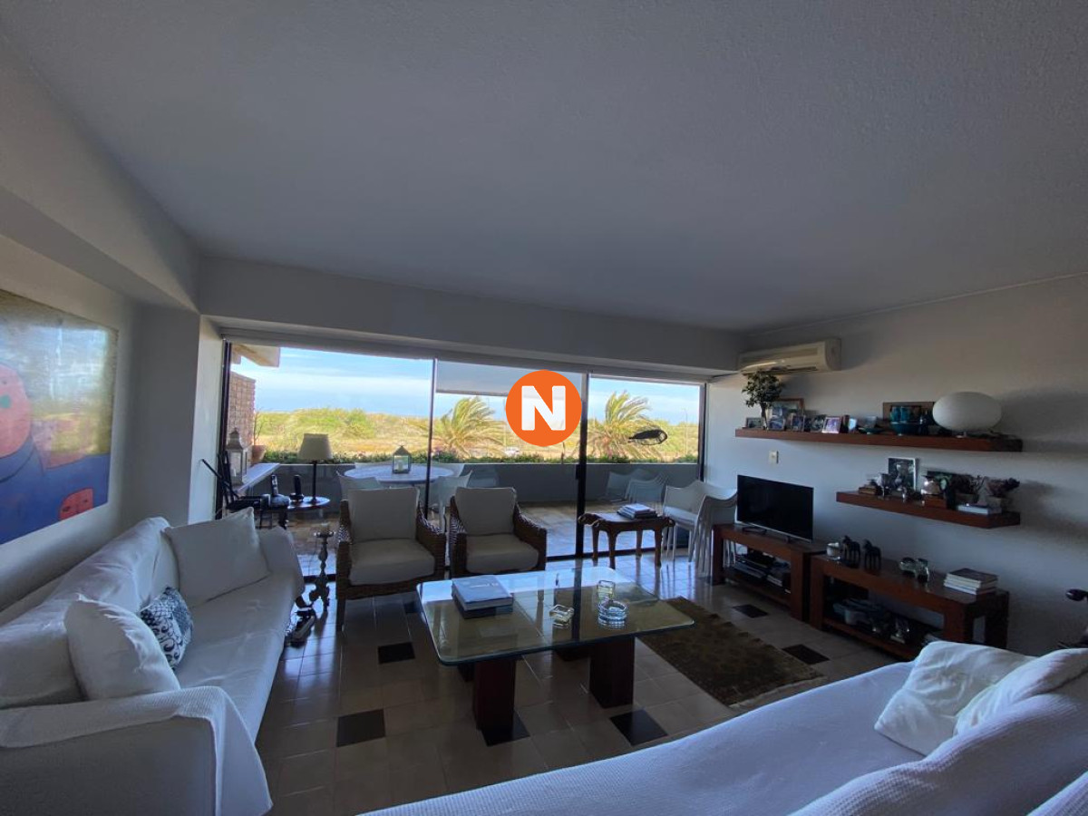Apartamento Ref.7405 - Exclusivo Apartamento en Primera linea, 3 dormitorios y Dep de Servicio, Playa Brava