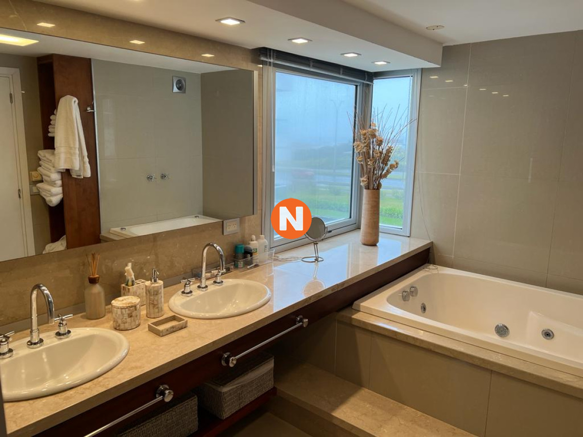 Apartamento Ref.219717 - Espectacular Apartamento frente a la playa brava