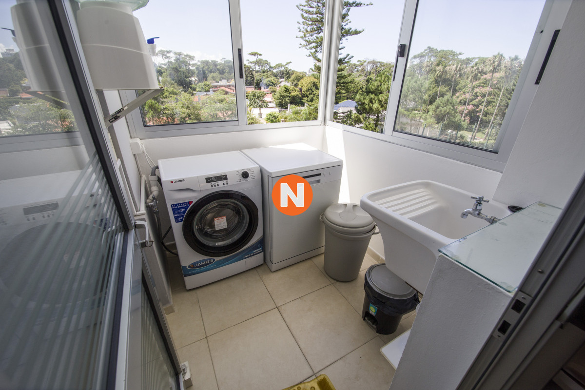 Apartamento Ref.5786 - Apartamento en Venta y Alquiler, Mansa, Punta del Este, 2 Dormitorios.