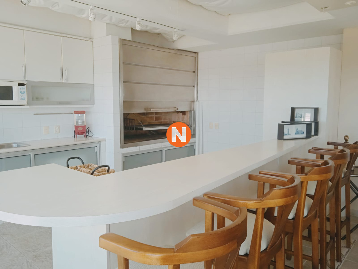 Apartamento Ref.217274 - Hermoso Penthouse , en uno de los edificios mas céntricos de Punta del Este!