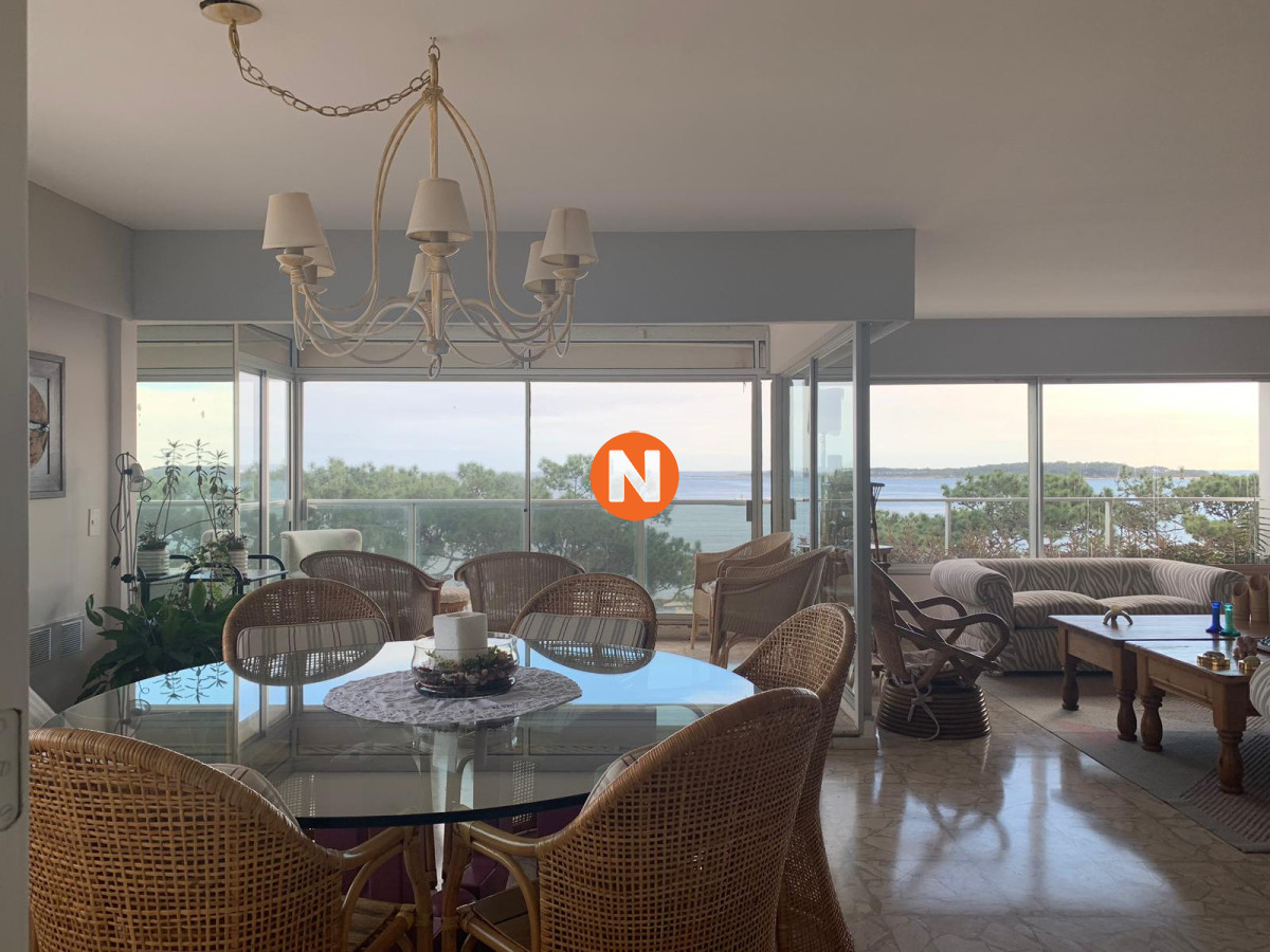 Apartamento Ref.215232 - Primera Linea en Mansa Edificio de Categoría