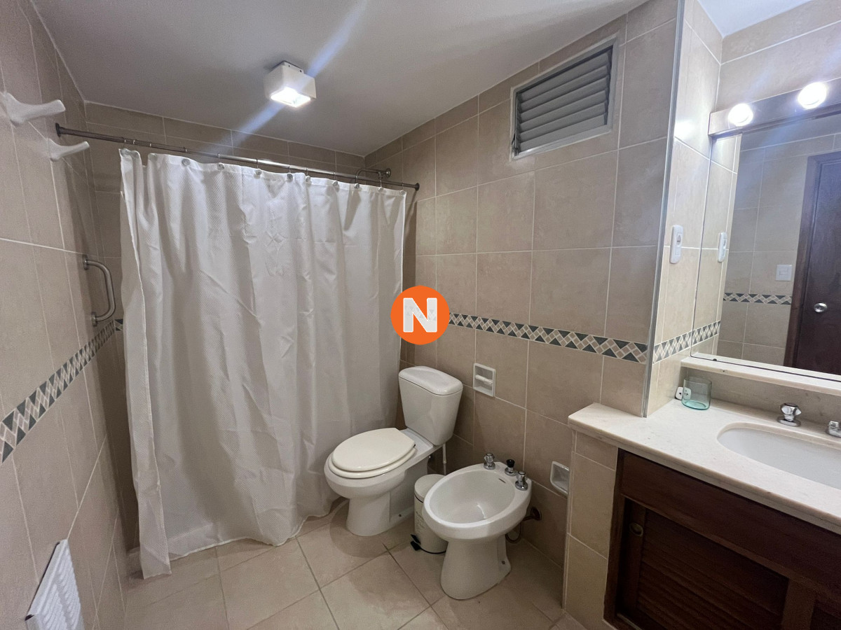 Apartamento Ref.203730 - Hermoso apartamento en primera linea al mar, en Venta y Alquiler, Mansa, Punta del Este, 3 Dormitorios.