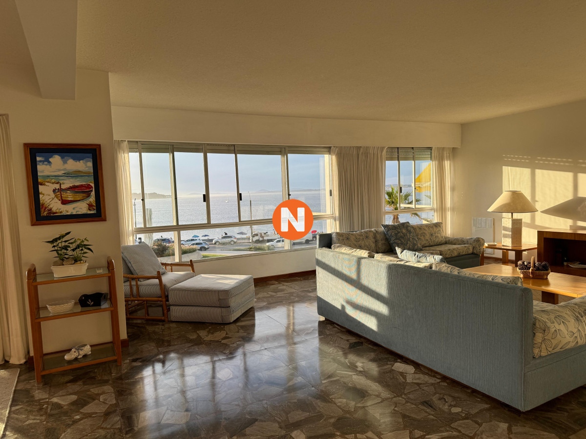 Apartamento Ref.203730 - Hermoso apartamento en primera linea al mar, en Venta y Alquiler, Mansa, Punta del Este, 3 Dormitorios.