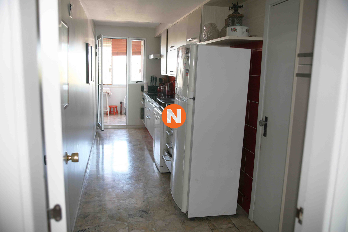Apartamento Ref.215613 - TEQUENDAMA VENTA DE APARTAMENTO DE 3 DORMITORIOS Y SERVICIO MANSA PUNTA DEL ESTE