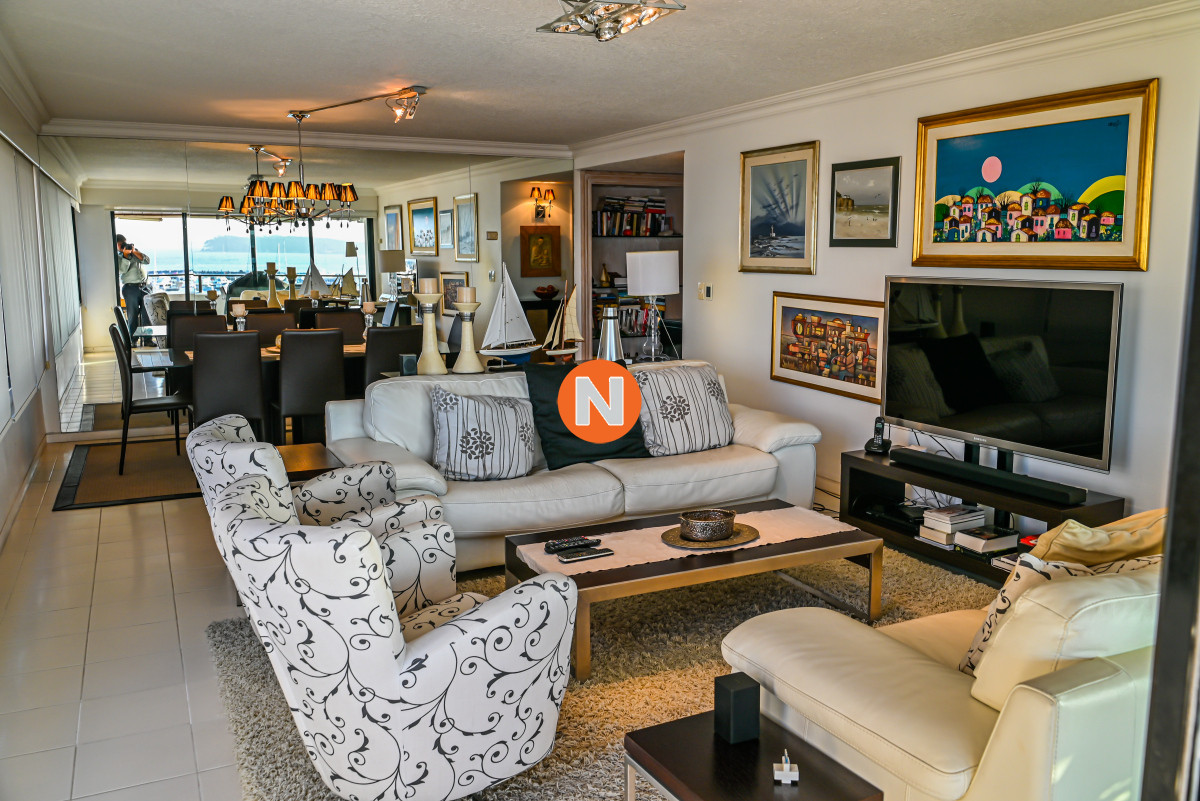 Apartamento Ref.9446 - Apartamento en Venta y Alquiler, Peninsula, Punta del Este, 3 Dormitorios.