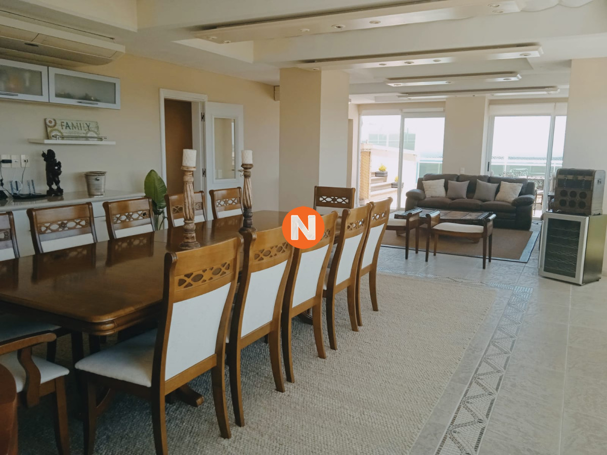 Apartamento Ref.217274 - Hermoso Penthouse , en uno de los edificios mas céntricos de Punta del Este!