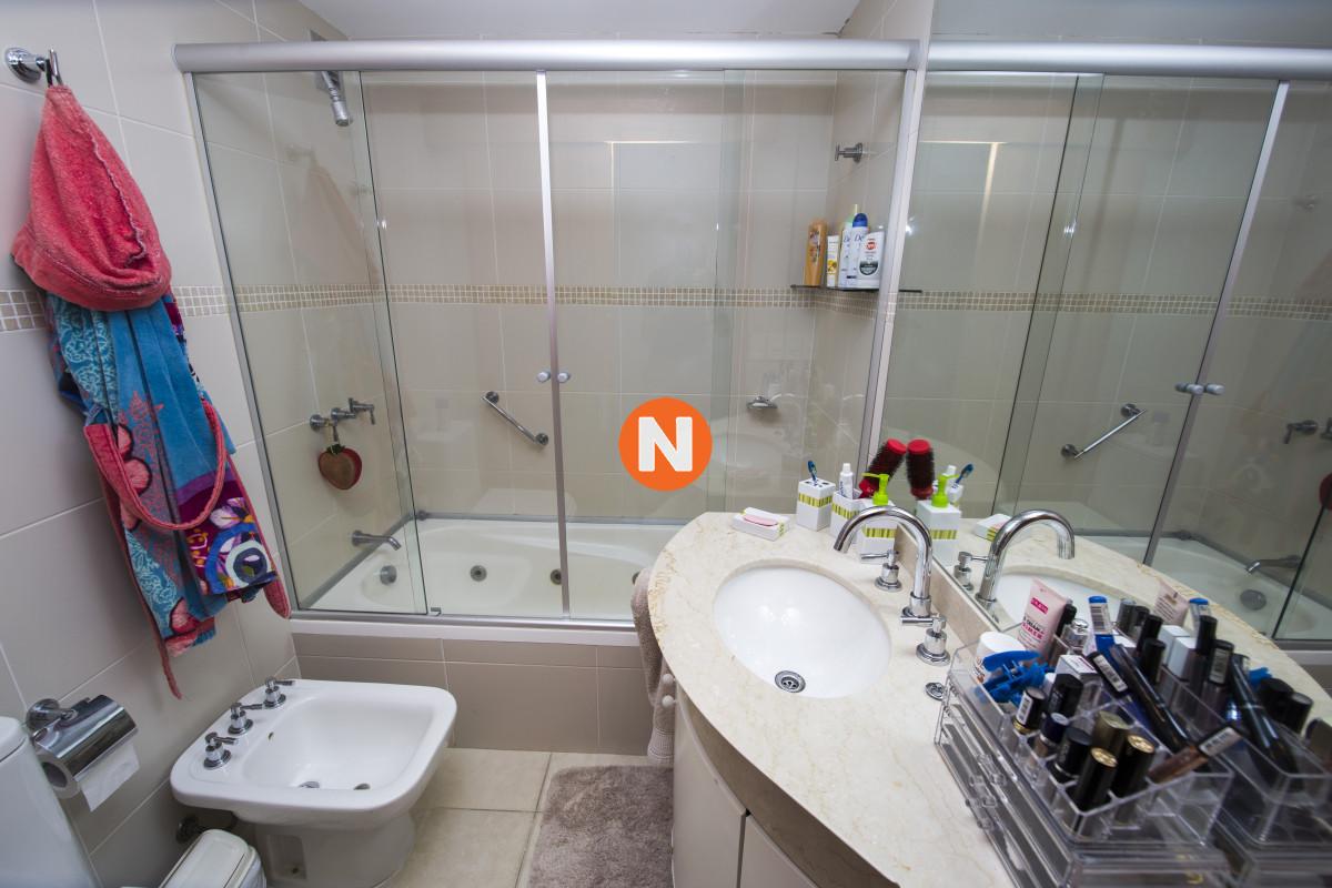 Apartamento Ref.5786 - Apartamento en Venta y Alquiler, Mansa, Punta del Este, 2 Dormitorios.