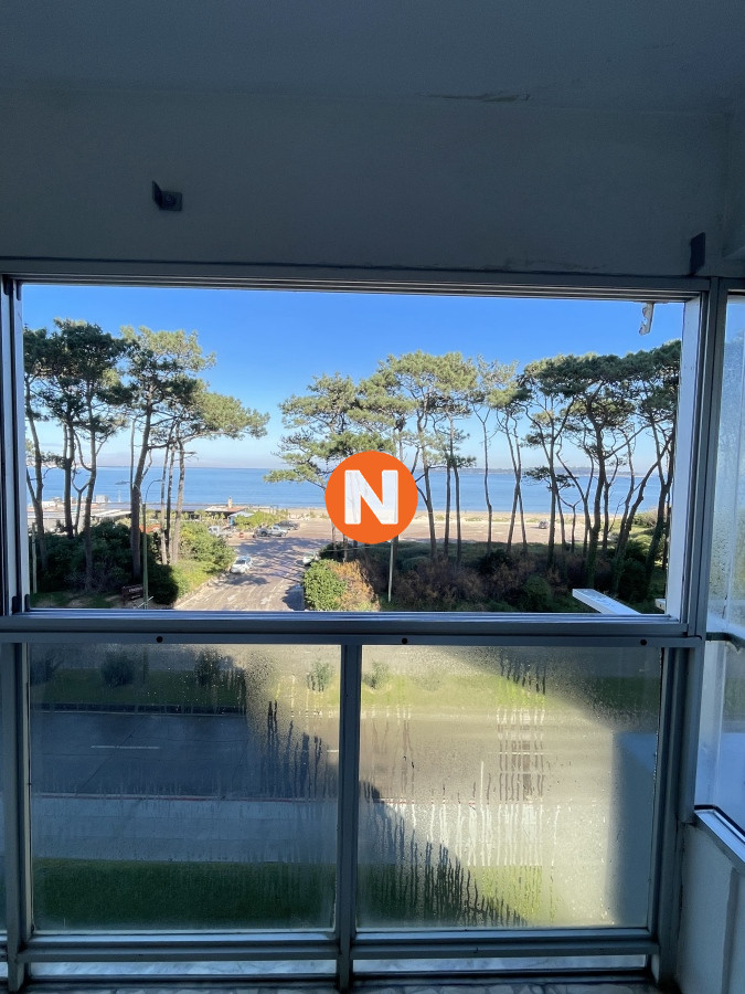 Apartamento Ref.222739 - En Venta - Apartamento 3 habitaciones, frente al mar. Parada 7, Punta del Este.