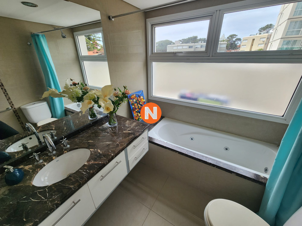 Apartamento Ref.7962 - Apartamento en Venta y Alquiler, Mansa, Punta del Este, 3 Dormitorios.
