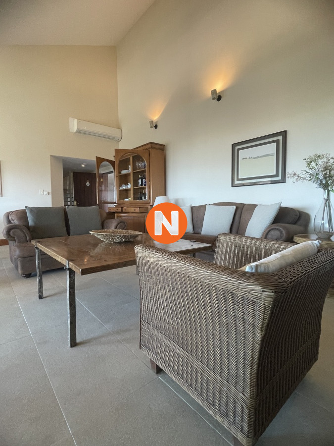 Apartamento Ref.222958 - PentHouse primera línea frente al mar - Playa Brava 3 dormitorios más dependencia 