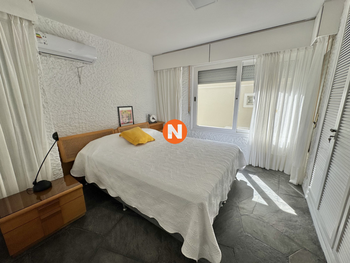 Apartamento Ref.225235 - PENINSULA VENTA DE APARTAMENTO DE 2 DORMITORIOS + DEPENDENCIA PUNTA DEL ESTE
