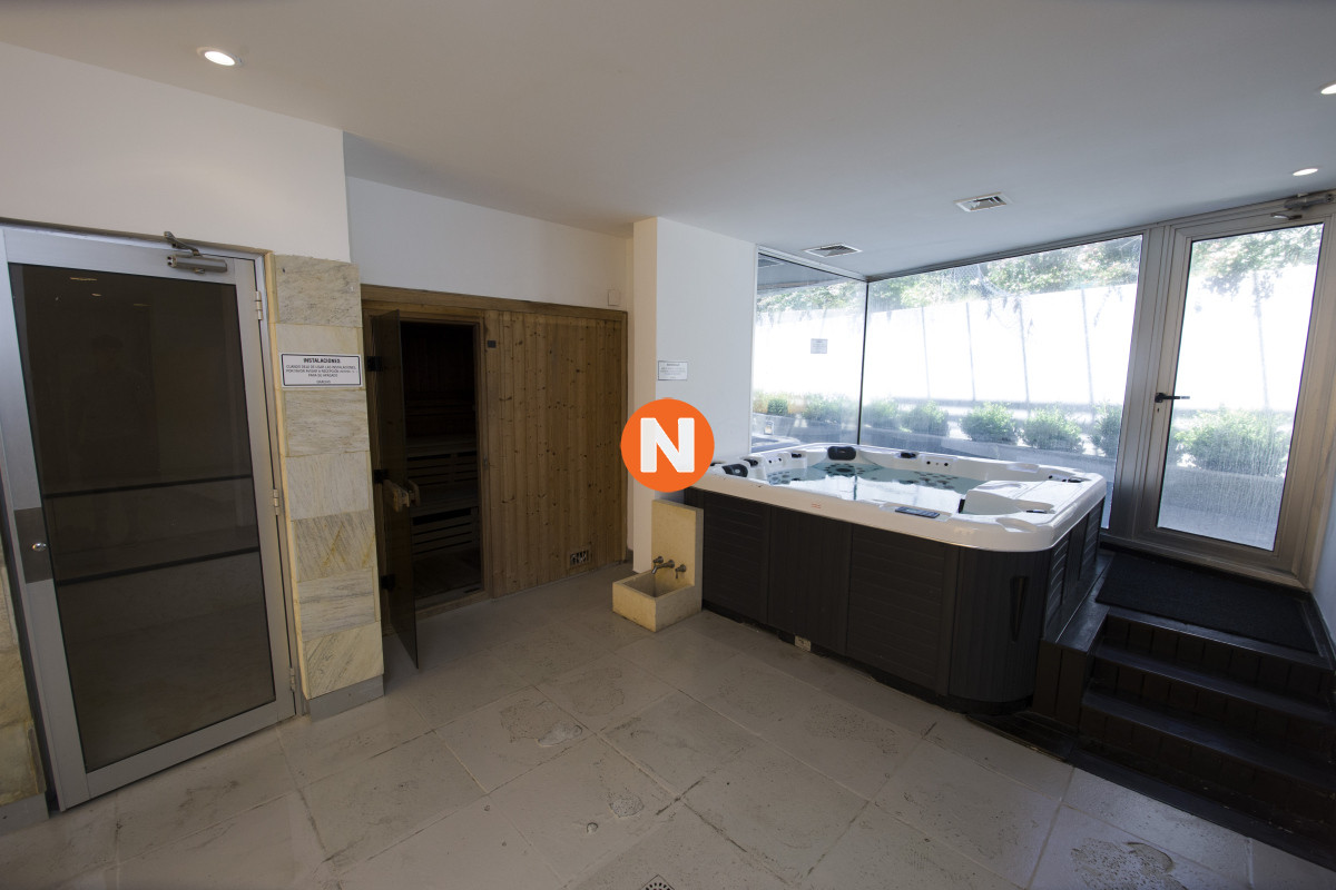 Apartamento Ref.5786 - Apartamento en Venta y Alquiler, Mansa, Punta del Este, 2 Dormitorios.