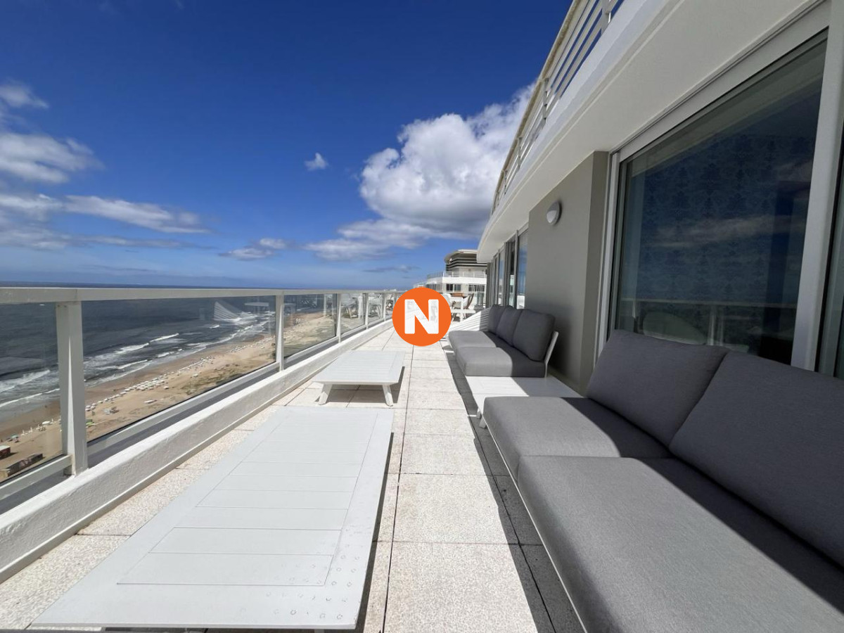 Apartamento Ref.223788 - Exclusivo Penthouse en primera linea en Venta